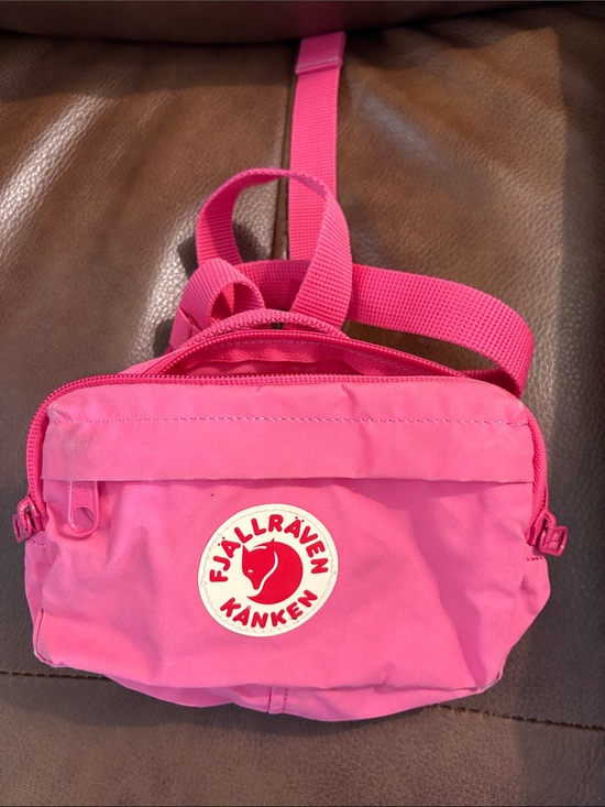Fjallraven Handbags - Fjallraven Kånken Mini Sling Bag in Bright Pink